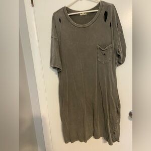 Easel T-shirt dress 2x